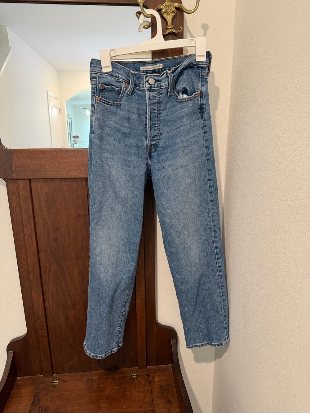 Levi’s ribcage ankle Jean